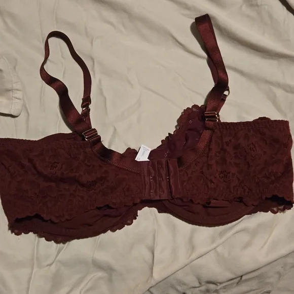 Auden Burgundy Lace Underwire Bra with Adjustable Straps - Picture 4 of 4